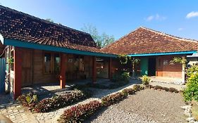Tety'S Wooden Villa